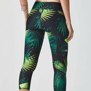 NWT Fabletics Salar (Palm/Tropical) Printed PowerHold Capri Sz Small